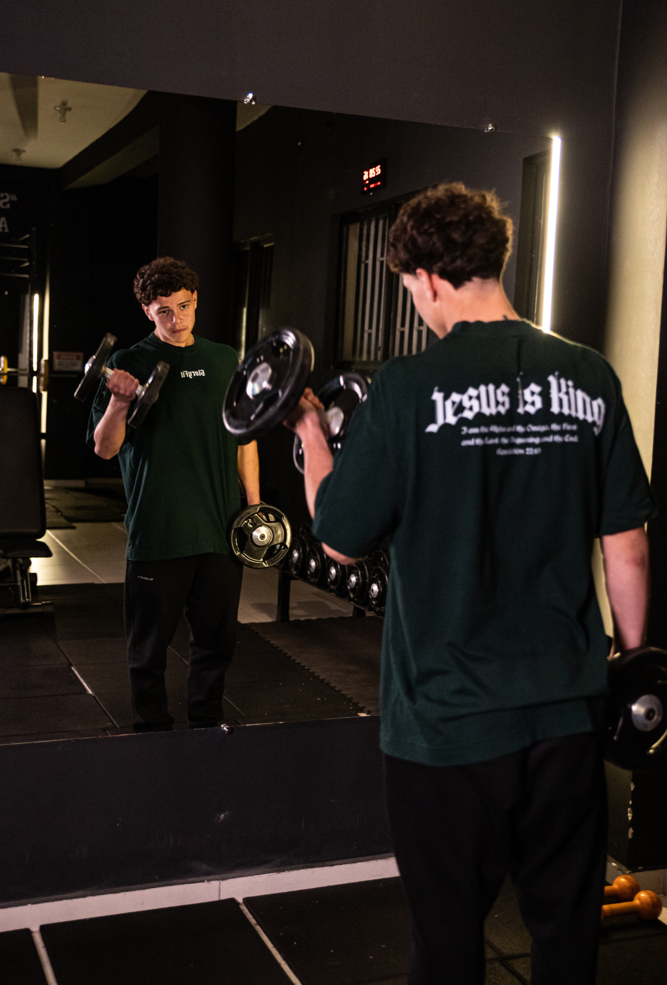 Jesus Is King Oversized - Washed